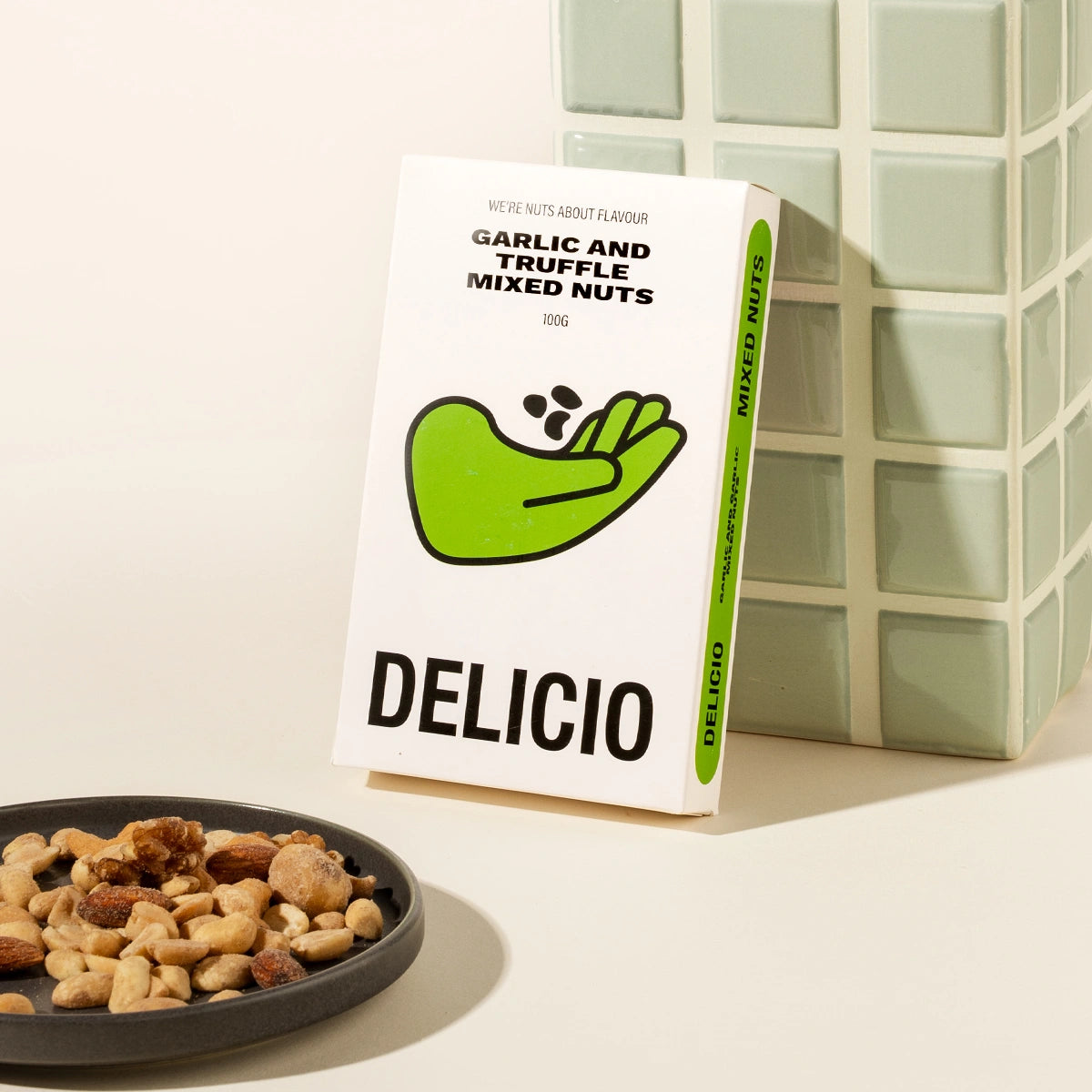 Box of garlic and truffle mixed nuts by Delicio