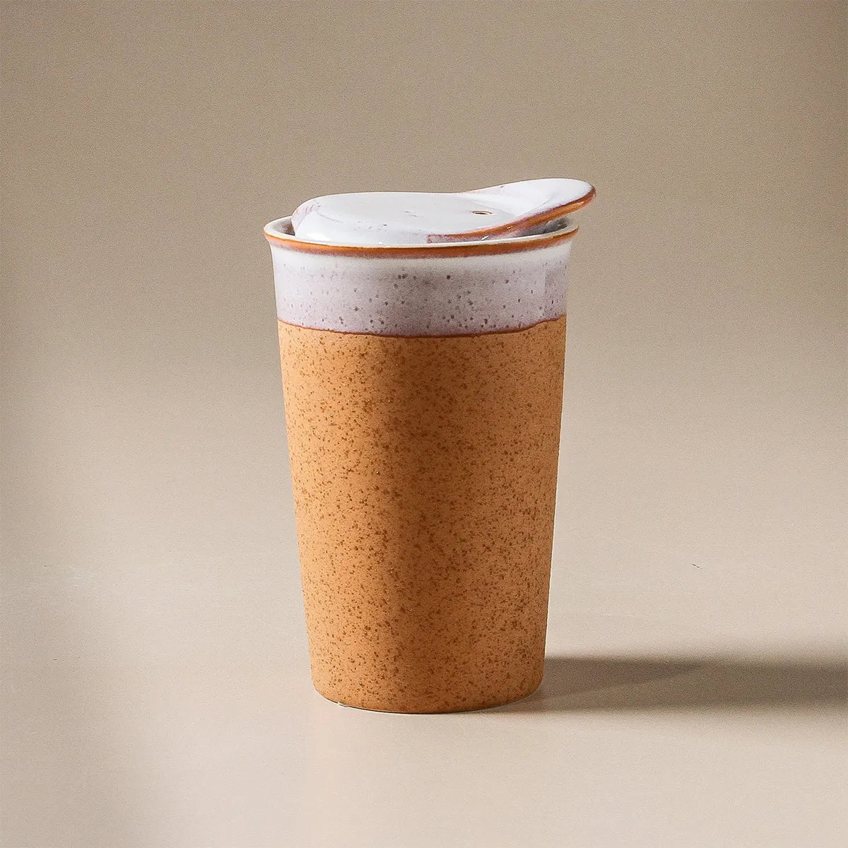 Cork-look tumbler with white lid on a white background