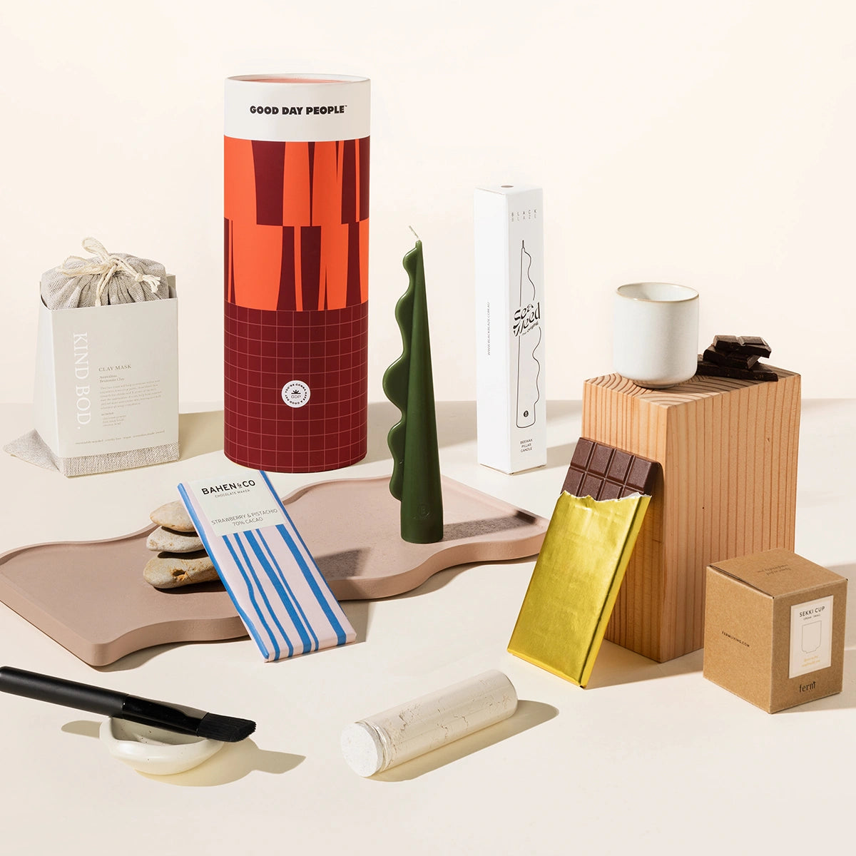 Cosy claire gift hamper. Pamper hamper set with a clay mask set (brush and ceramic holder included), decorative pillar candle, organic chocolate and ceramic cup.